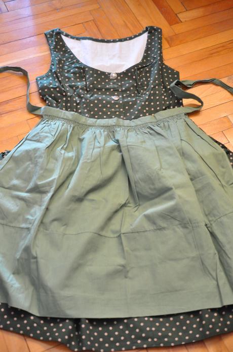 Dámsky rakúsky kroj dirndl zo zásterou, m