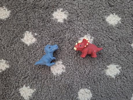 Dinosaury natoons kinder vajicko,