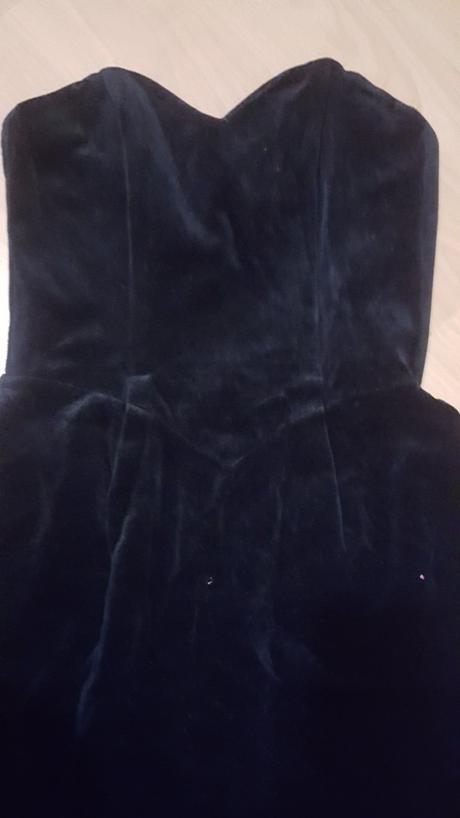 Púzdrové zamatové šaty čierne 38, 38