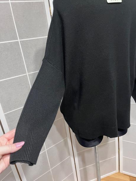 Dámsky oversize čierny sveter,