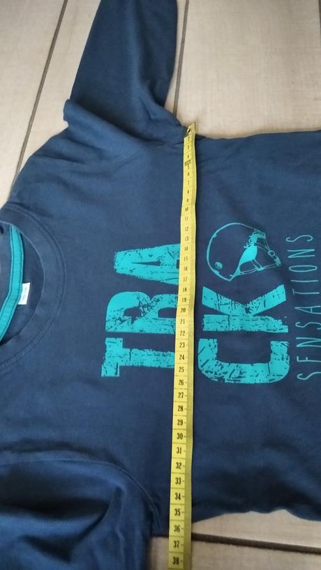 Tmavomodré tričko, 122