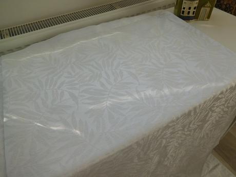 Závesy bielo perleťové vzorované, 