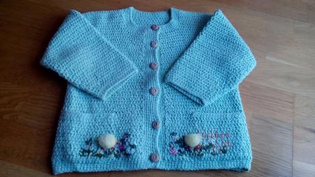 Háčkovaný svetrík s klobúčikom, 80