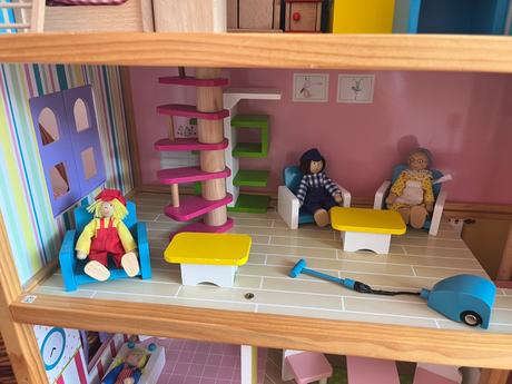 Drevenny domček s prislušenstvom, 