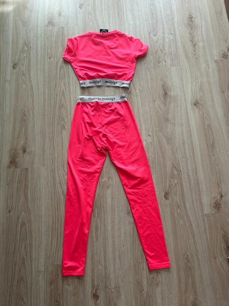 Skvelý komplet extravagantné oblečenie marcys, s