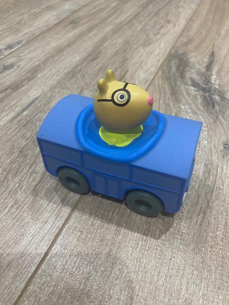 Autíčko peppa pig,