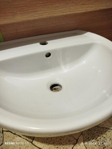 Umývadlo z bateriou, 