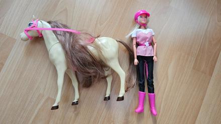 Barbie jazdkyňa s koníkom, 