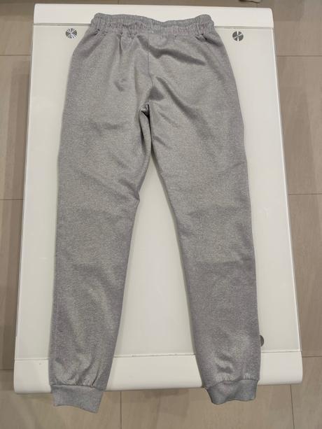 Predám chlapčenské tepláky, 158