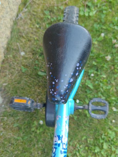Chlapcensky maly bicykel s prilbou, 12
