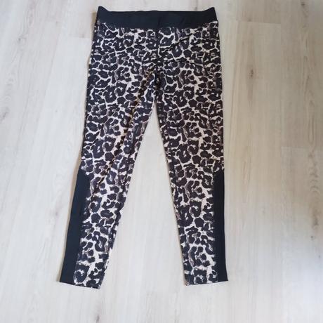 Športové legíny, 44