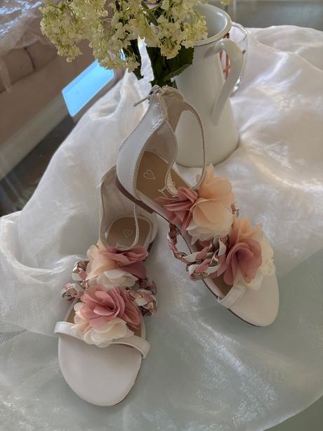 Sandálky s kvetmi, 31
