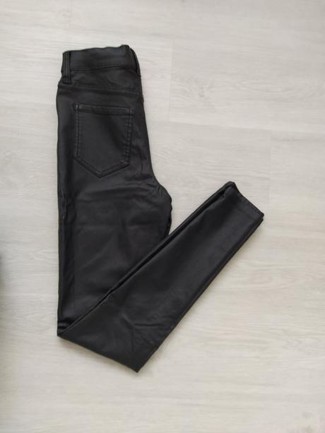 Slim nohavice koženkoveho vzhľadu., f&f,xs