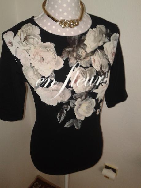 Čierny top s potlačou vzadu na viazanie veľ. s, s