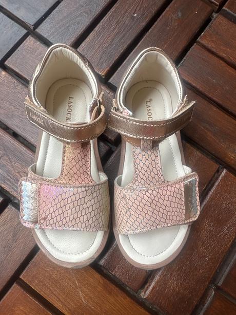 Sandálky, lasocki,26