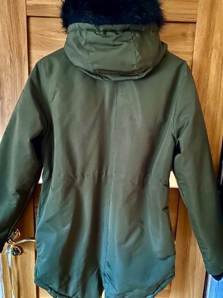 Bunda vzadu predlzena, l