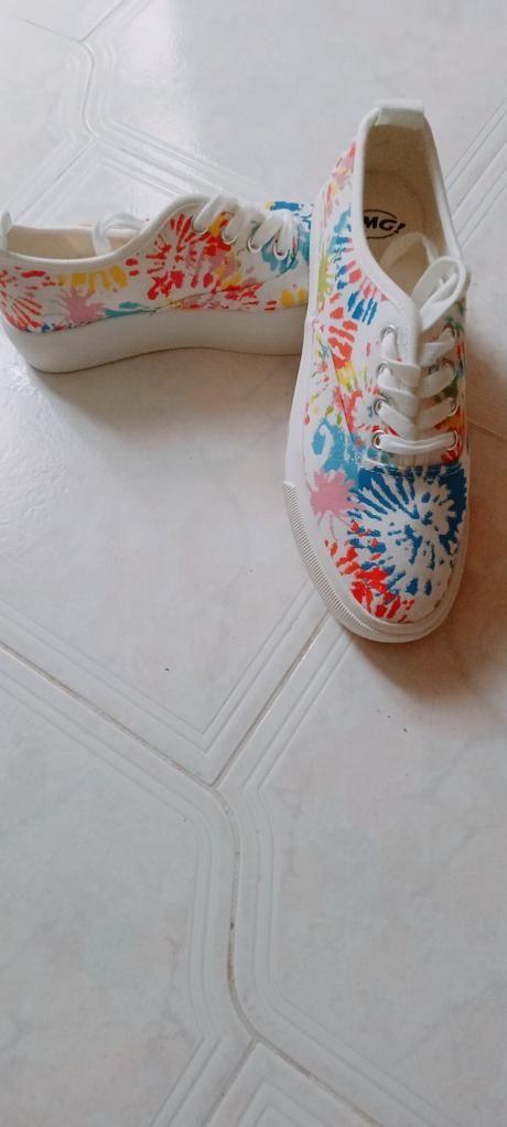 Viac farebné tenisky, 38