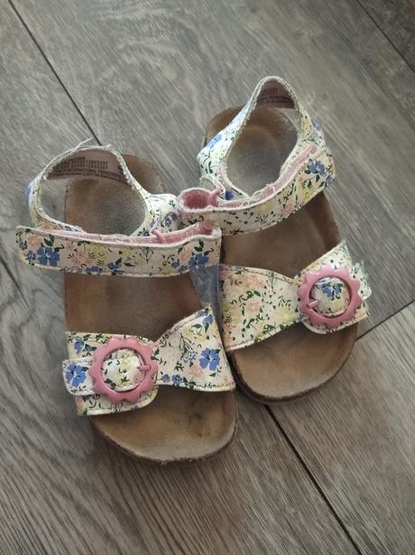 Sandálky, tesco,23