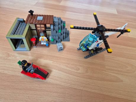 Lego city 60131 ostrov zločincov,
