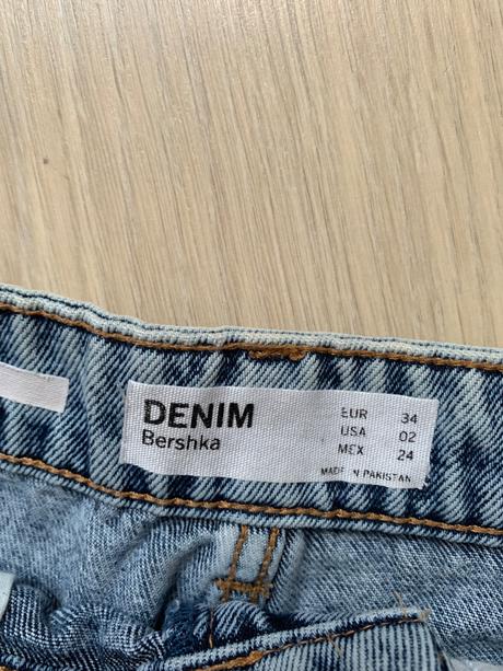 Kraťasy zn. bershka, bershka,34