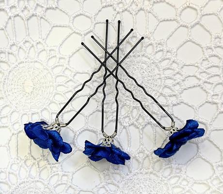 Saténová nezábudka na vlásenke, 