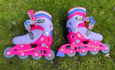 Set korčule na kolieska a prilba v batohu, 28