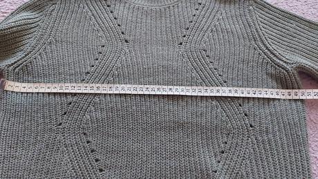 Pulóver vojenskej zelenej farby č.146/152, 146