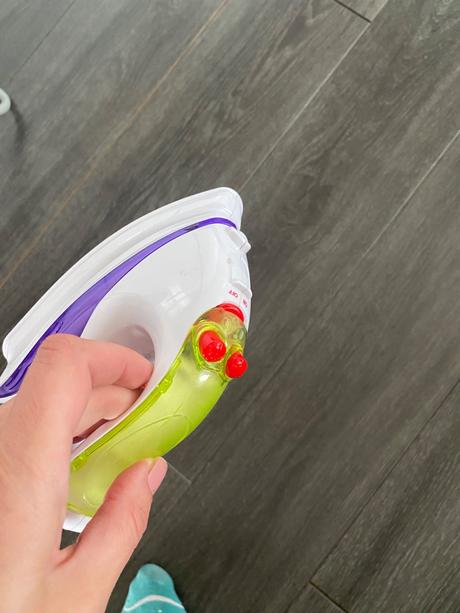 Detská žehliaca doska zo žehličkou,