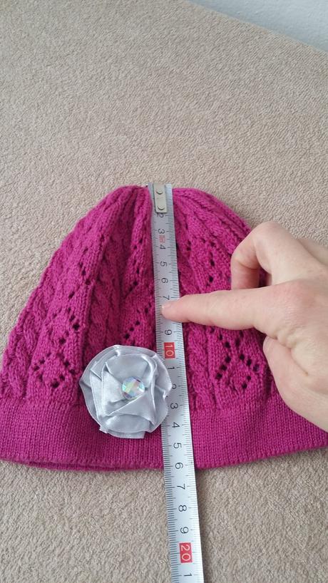 Fialová čiapka s kvietkom, ajs,62