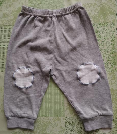 Svetlo sivé tepláčiky, kruhy na kolenách, 80-86 cm, 86