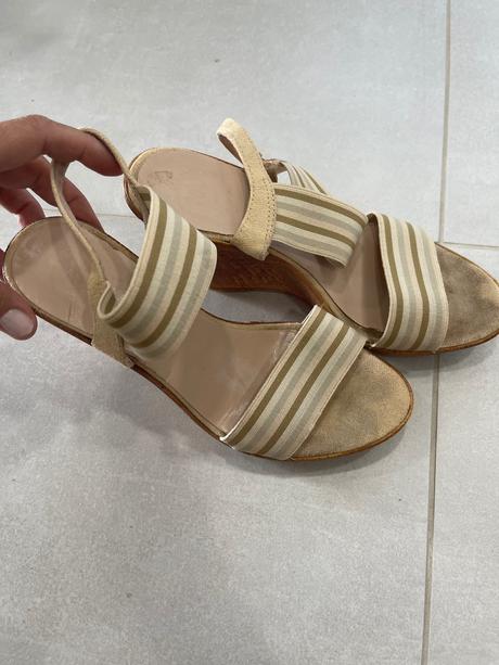 Bežové sandále, 37
