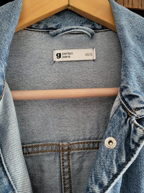 Svetlomodrá rifľová bunda, s