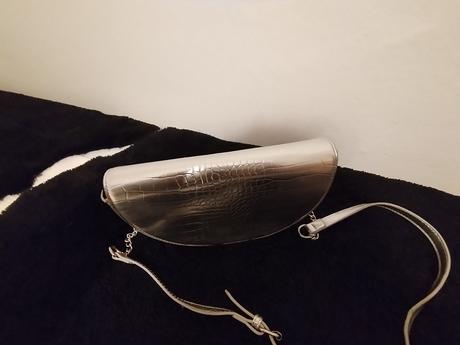 Krásna strieborná kabelka, 