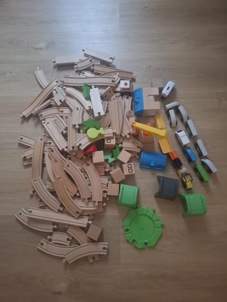 Ikea vláčik, kolajnice, rušne, vagóny atd. veľa ku,