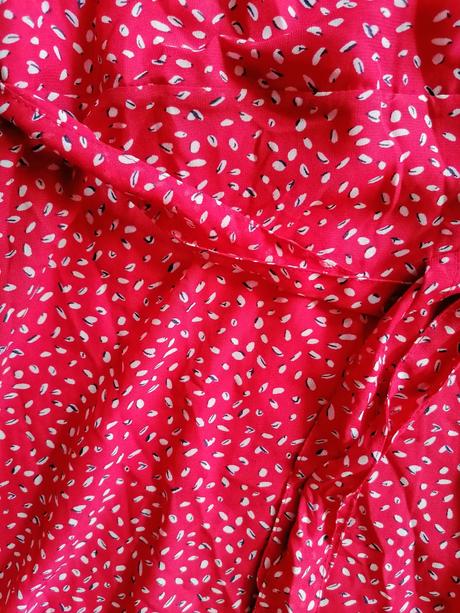 Červené krásne šaty m, m