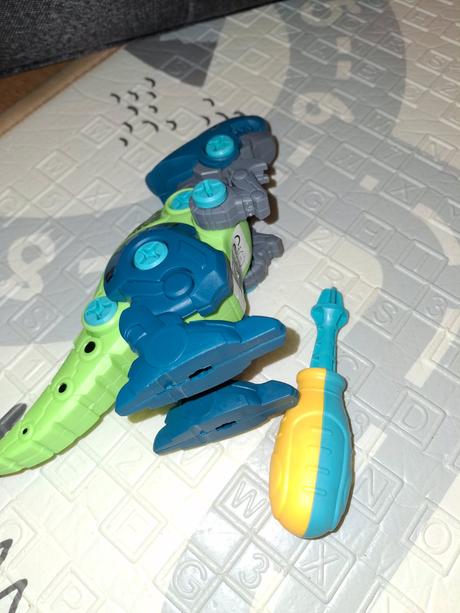 Dinosaurus so skrutkovačom, 