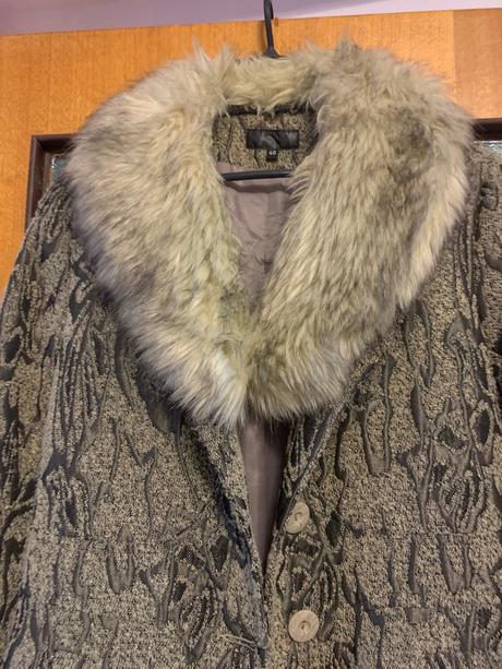 Kabát s odopinatelnou kozusinou, l