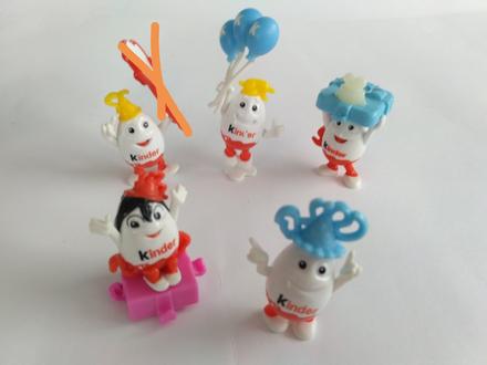 Kinder vajíčka z kinder surprise,