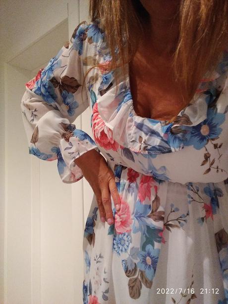 Krásne kvetinkove saty, m