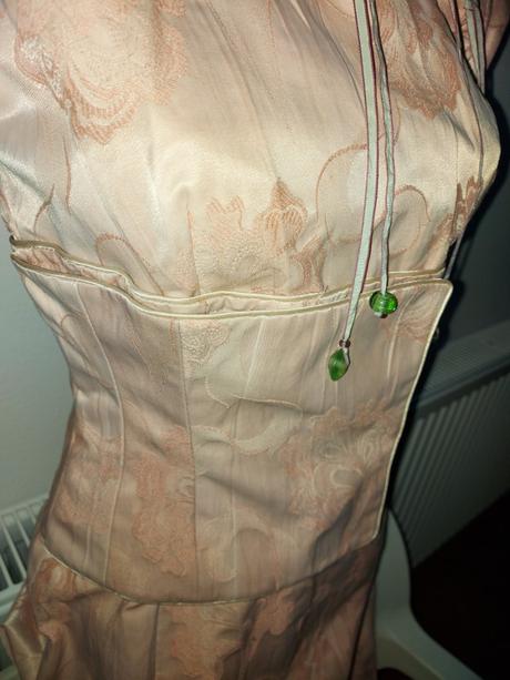 Staroružove slávnostné šaty, s