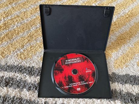 Dvd zomierajú postojačky, 