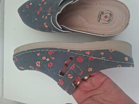 Zdravotnícke papuce, 40