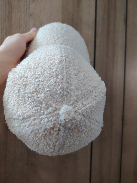 Béžová kožušinová huňatá šiltovka, amisu