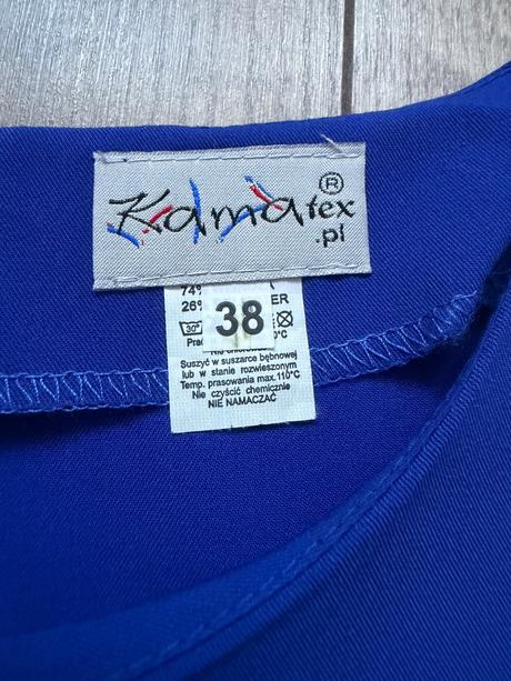 Tmavomodré šaty, 38