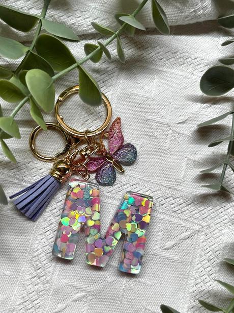 Ručne vyrobené živicové kľúčenky, 