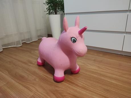 Skákací jednorožec,