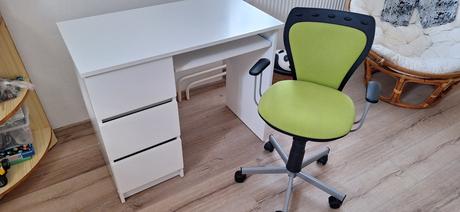 Písací stolík a stolička, 