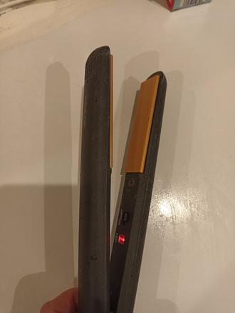 Žehlička na vlasy,