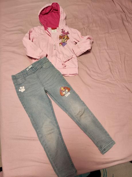 Spolu skye rifle 122 a mikinka 128, 122–134