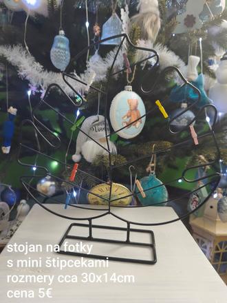 Stojan na fotky so štipcekami,